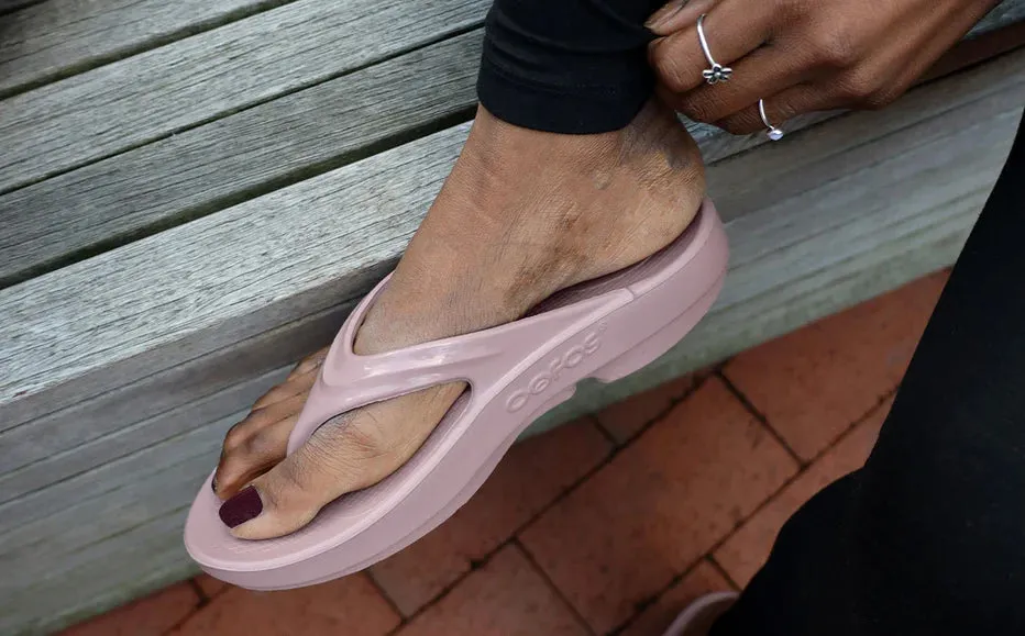 OOFOS OOriginal Shiny Thong