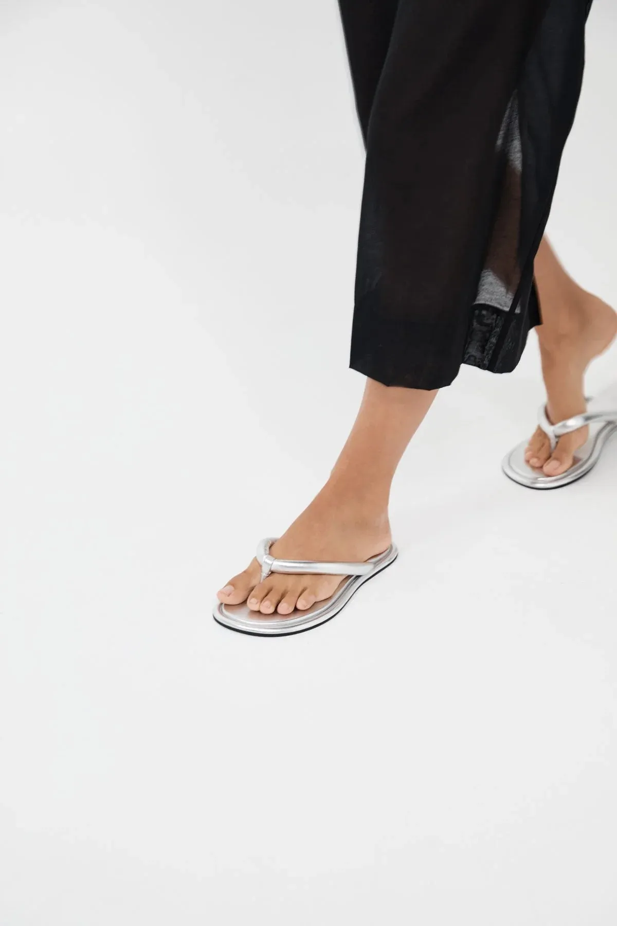 Sumi Slide in Silver